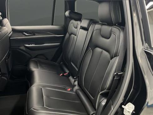 Used 2024 Jeep Grand Cherokee Limited image 23