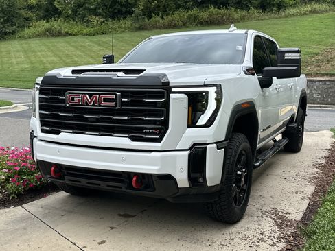 Used 2025 GMC Sierra 2500 AT4 AWD/4WD image 5