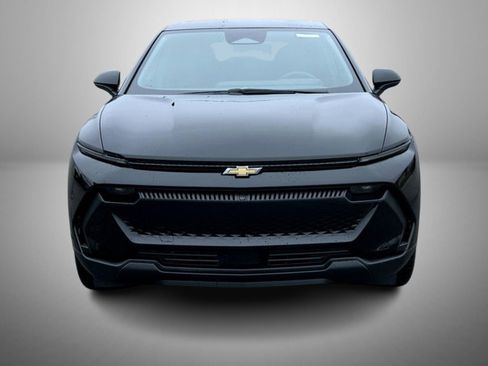 New 2026 Chevrolet Equinox EV LT image 2