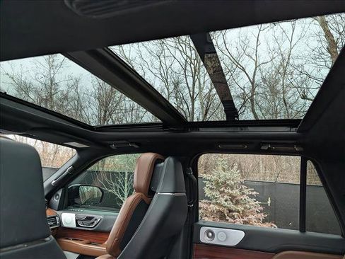 Certified 2023 Lincoln Navigator L Reserve image 32