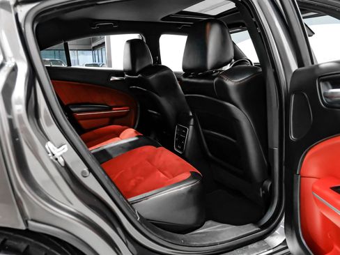 Used 2019 Dodge Charger Scat Pack w/ Dynamics Package RWD image 46