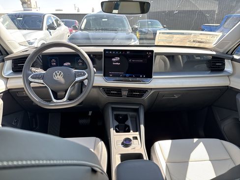 New 2025 Volkswagen Tiguan SE image 11