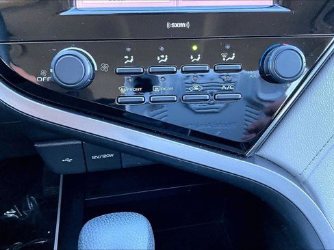 Used 2020 Toyota Camry LE image 13