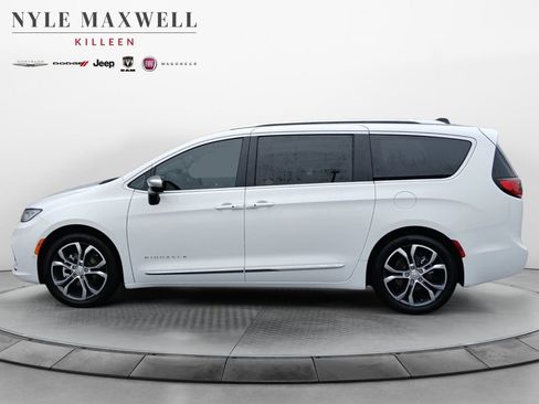 New 2026 Chrysler Pacifica Pinnacle FWD image 13