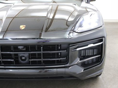 Used 2026 Porsche Cayenne GTS AWD/4WD image 11
