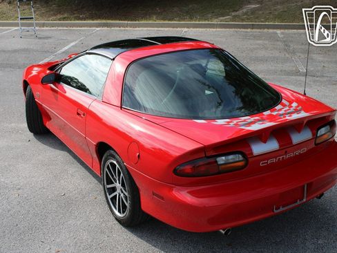 Used 2002 Chevrolet Camaro Z28 w/ SS Performance/Appearance Pkg image 9