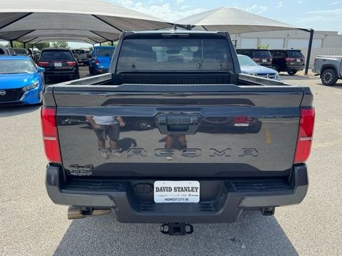 Used 2025 Toyota Tacoma TRD Off-Road AWD/4WD image 5