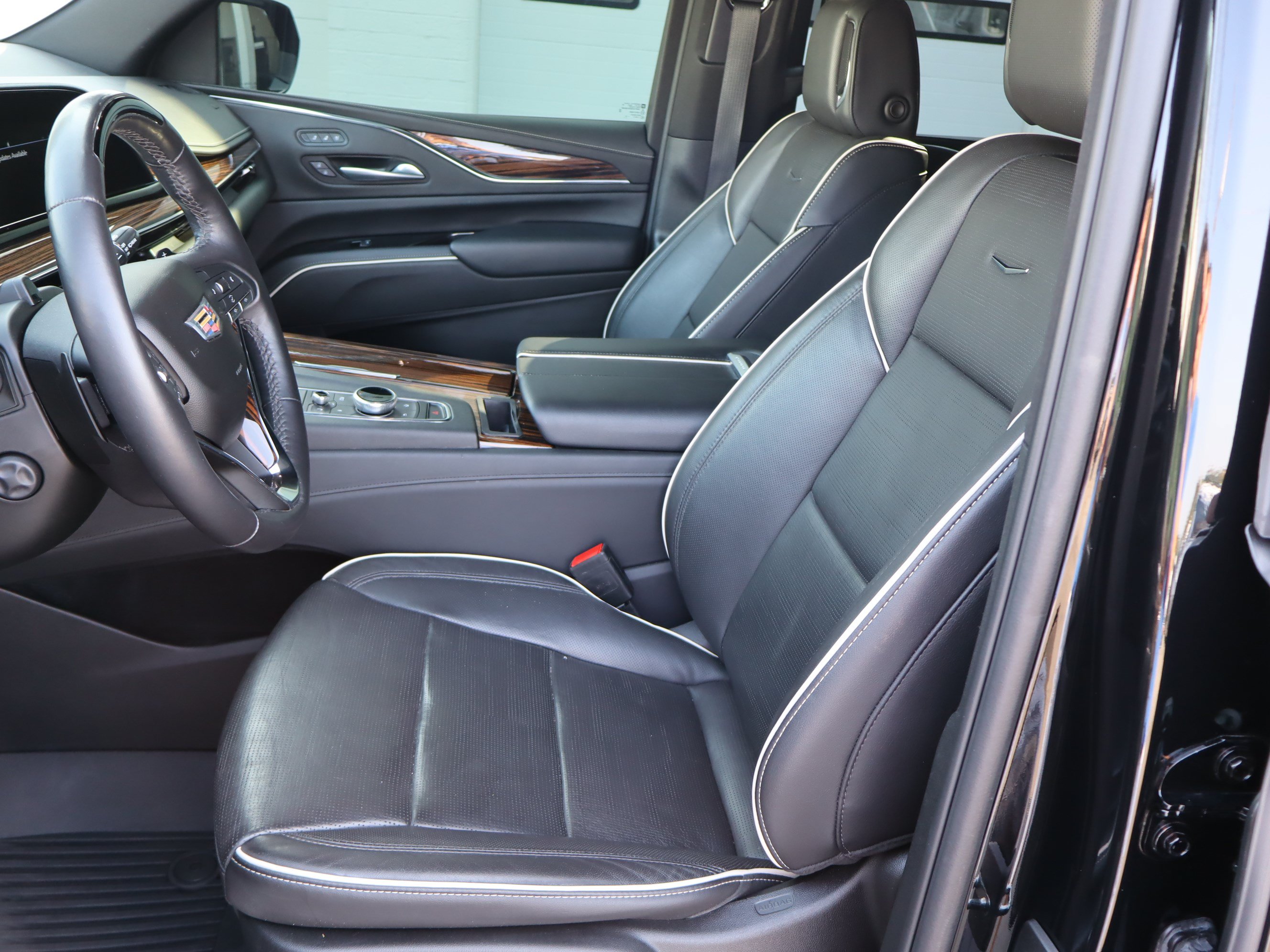 Used 2024 Cadillac Escalade ESV Premium Luxury AWD/4WD image 18
