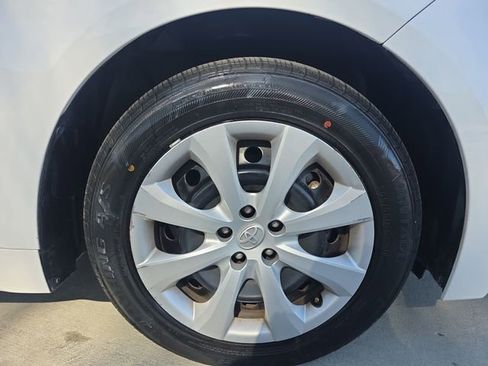 Used 2024 Toyota Corolla LE image 30