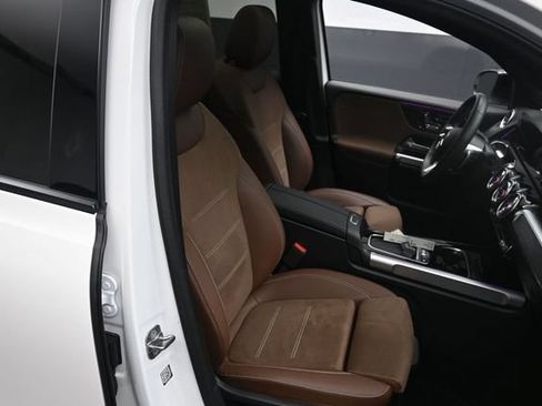 Used 2026 Mercedes-Benz GLB 250 image 31