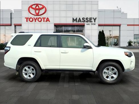 Used 2021 Toyota 4Runner SR5 Premium w/ Moonroof Package RWD image 2