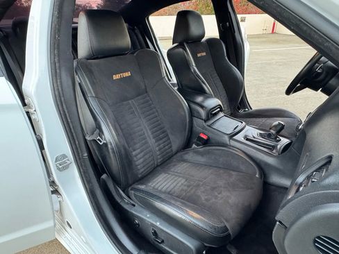 Used 2017 Dodge Charger R/T image 31