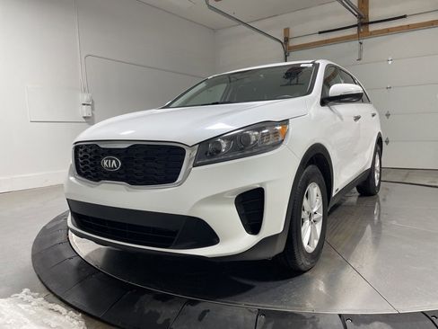 Used 2020 Kia Sorento LX image 3