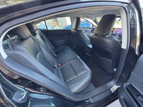 Used 2024 Lexus ES 300h w/ Premium Package FWD image 35