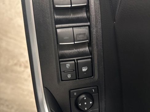 Used 2025 Toyota RAV4 XLE image 12