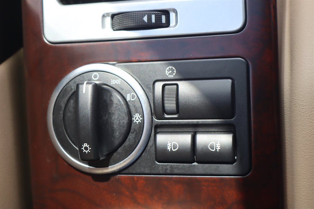 Used 2011 Land Rover Range Rover HSE LUX AWD/4WD image 32