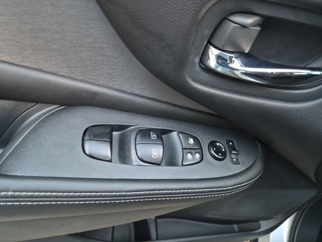 Used 2024 Nissan Murano SV AWD/4WD image 17