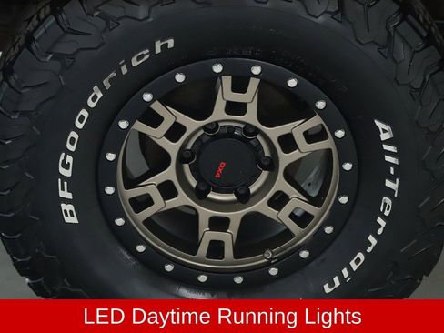 Used 2017 Toyota Tacoma TRD Off-Road w/ Premium & Technology Package image 13