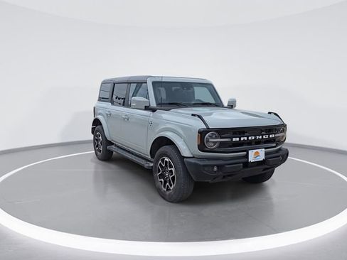 Used 2023 Ford Bronco Outer Banks AWD/4WD image 2