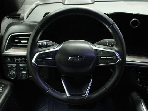 Used 2025 Chevrolet Suburban Z71 image 23