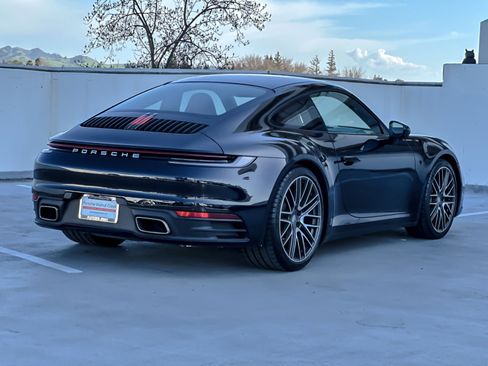 Used 2024 Porsche 911 Carrera w/ Premium Package image 8