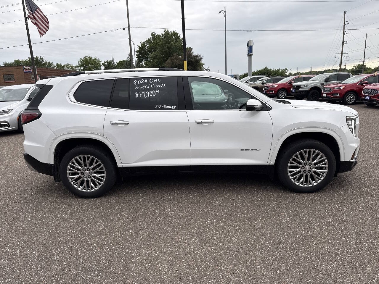 Used 2024 GMC Acadia Denali w/ LPO, Floor Liner Package AWD/4WD image 8