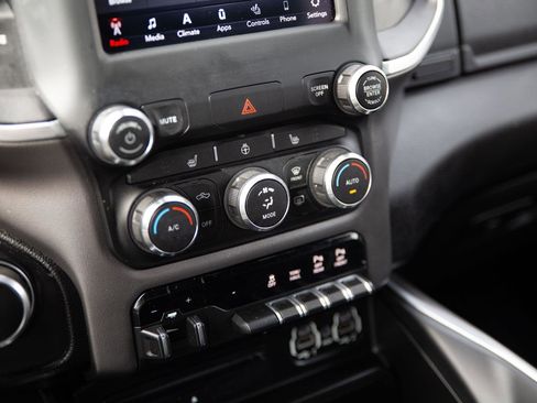 Used 2019 RAM 1500 Big Horn AWD/4WD image 17