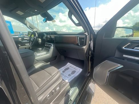 Used 2024 GMC Sierra 1500 Denali w/ Technology Package AWD/4WD image 14