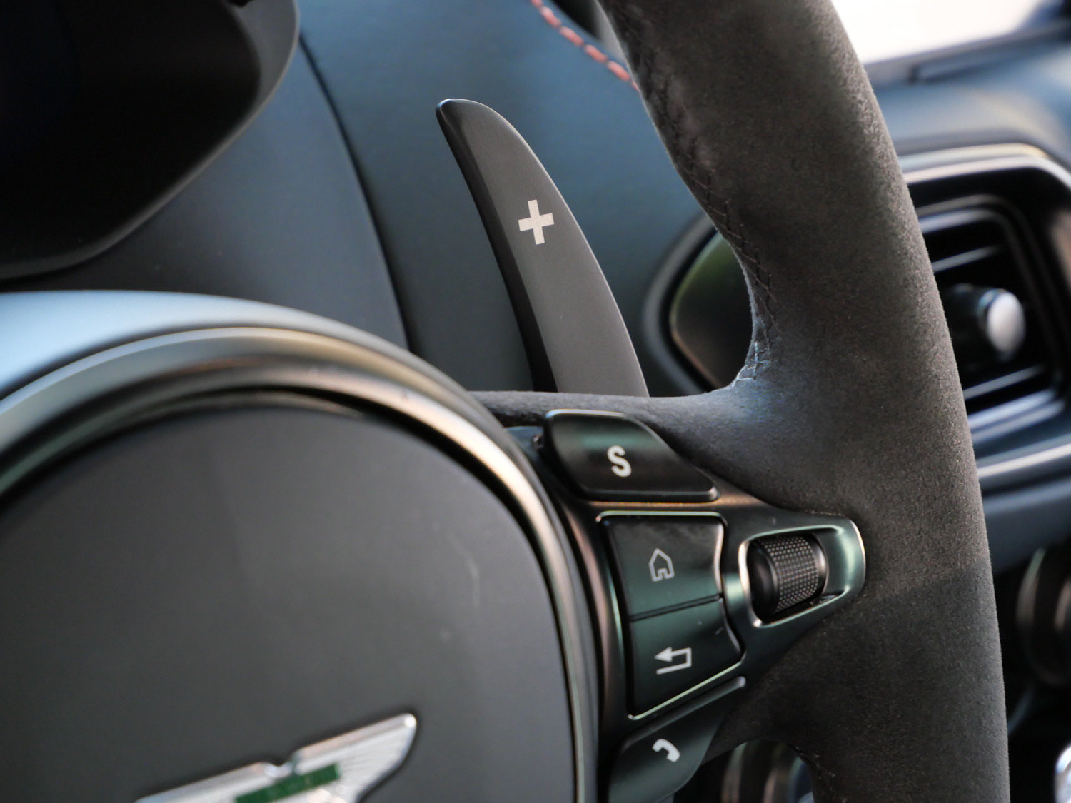 Used 2022 Aston Martin V8 Vantage Coupe RWD image 19