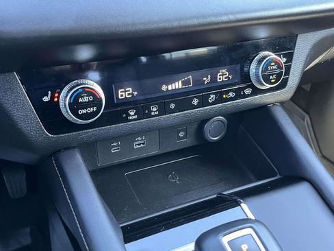 Used 2024 Mitsubishi Outlander SE Black Edition image 25