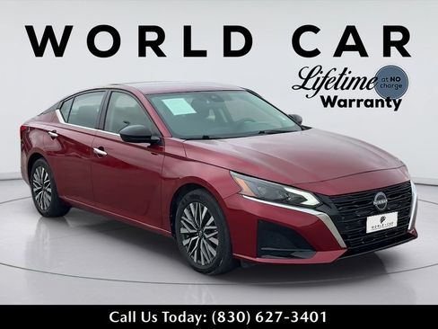 Used 2024 Nissan Altima 2.5 SV FWD image 1