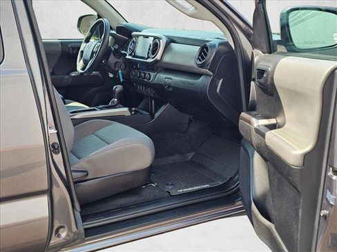 Used 2021 Toyota Tacoma SR5 AWD/4WD image 13