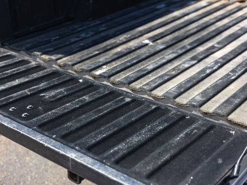 Used 2005 Chevrolet Silverado 2500 LT w/ Heavy-Duty Power Package image 11