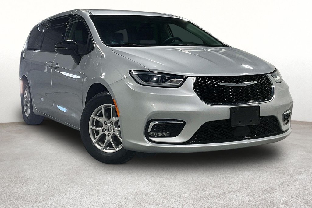Used 2024 Chrysler Pacifica Touring-L FWD image 1
