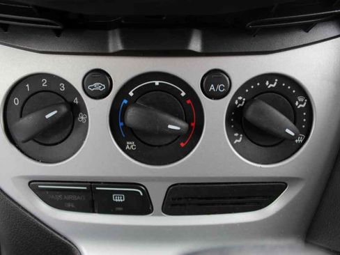 Used 2014 Ford Focus SE image 19