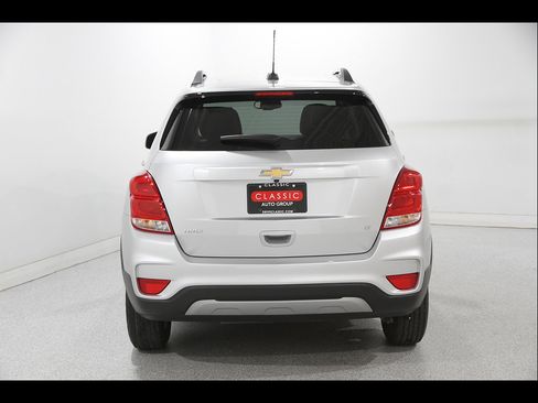 Used 2018 Chevrolet Trax LT w/ LT Convenience Package FWD image 18