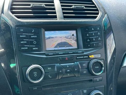 Used 2016 Ford Explorer XLT image 26