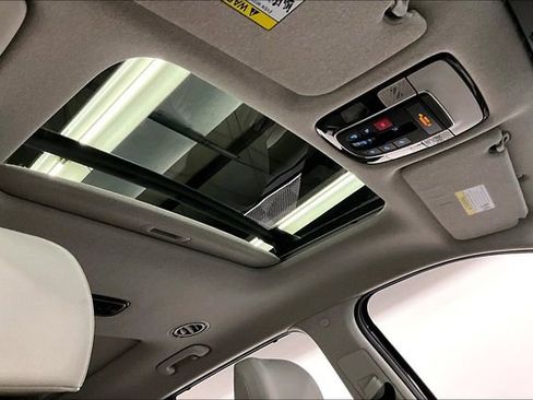 Used 2024 Hyundai Palisade Limited FWD image 19