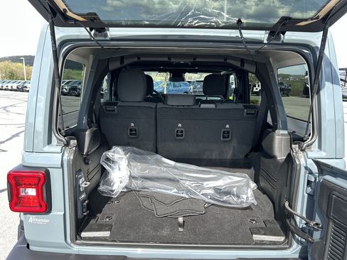 Used 2025 Jeep Wrangler Sahara w/ Safety Group image 18