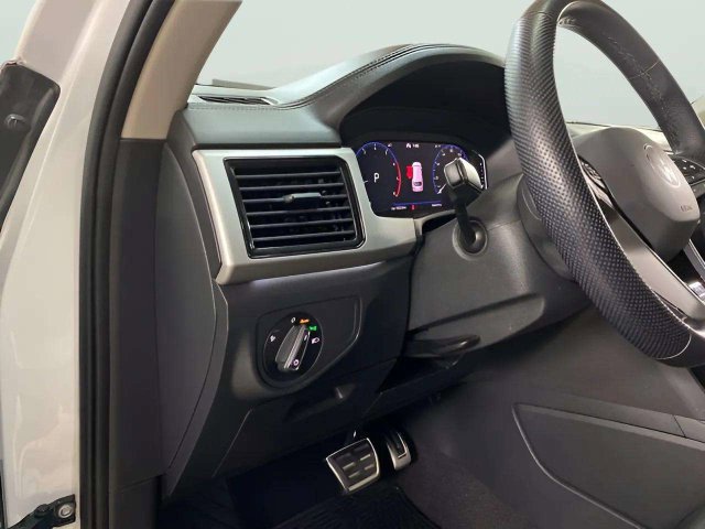 Used 2021 Volkswagen Atlas SEL R-Line FWD image 32