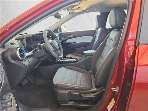 Used 2025 Chevrolet Trax LT FWD image 15