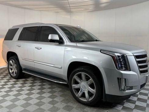 Used 2020 Cadillac Escalade Luxury image 10