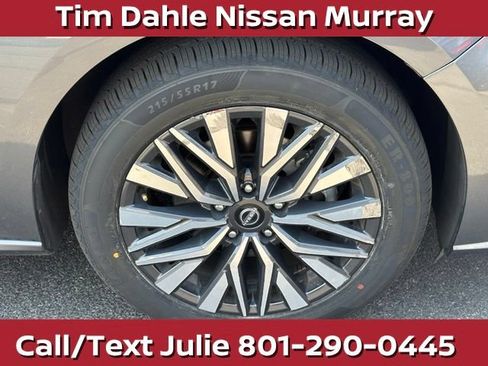 Used 2024 Nissan Altima 2.5 SV AWD/4WD image 14