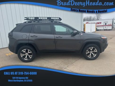Used 2015 Jeep Cherokee Trailhawk w/ Leather Interior Group AWD/4WD image 1