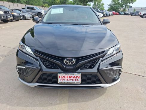 Used 2022 Toyota Camry XSE FWD image 9
