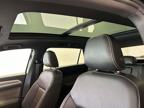 Used 2023 Volkswagen Atlas Cross Sport SE w/ Panoramic Sunroof Package FWD image 14