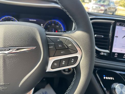 New 2026 Chrysler Pacifica Select image 65