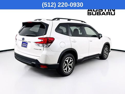 Used 2022 Subaru Forester Premium image 8