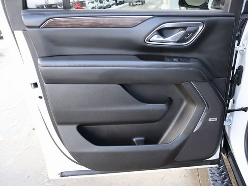 Certified 2024 Chevrolet Suburban Z71 w/ Luxury Package image 26