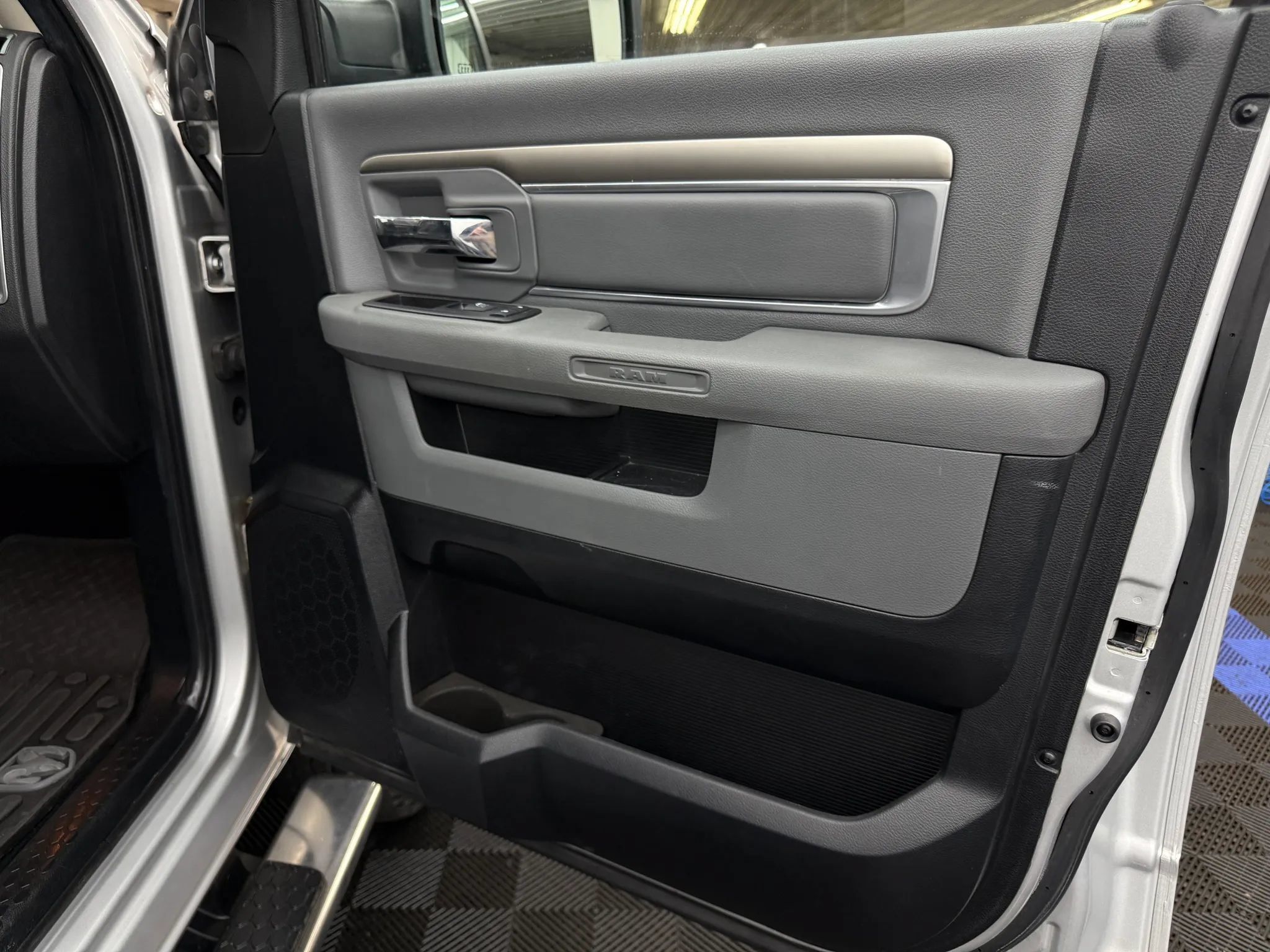 Used 2014 RAM 1500 Outdoorsman AWD/4WD image 5